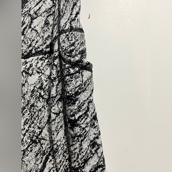 All in Motion Leggings Sz. M - Picture 4 of 9